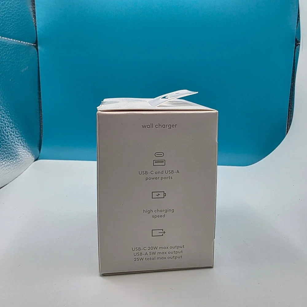 Heyday Black Agate Wall Charger with Power Delivery USB C USB A‎